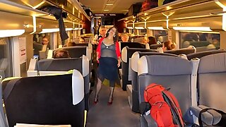 Slutwife Pelzmausi прави пътуването с влак - висшоу