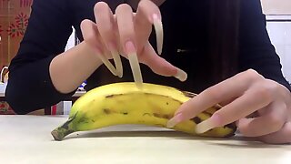 Nastrojowe długie paznokcie banany nowe