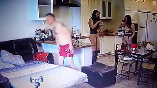 .. pasangan muda melakukan film porno amatir di rumah ..